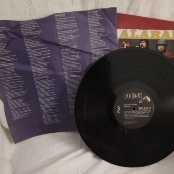 2 Alabama vinyl Records -- Mountain Music and Alabama Lp - Picture 3 of 4